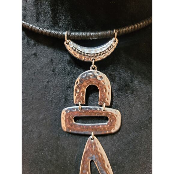 C1946 Modern Geometric Statement Necklace Hammered Silver Tone Collar Chain - Picture 6 of 9